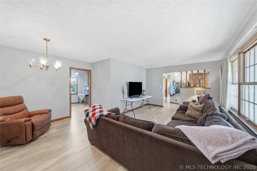 401 E 500 Pryor, OK 74361