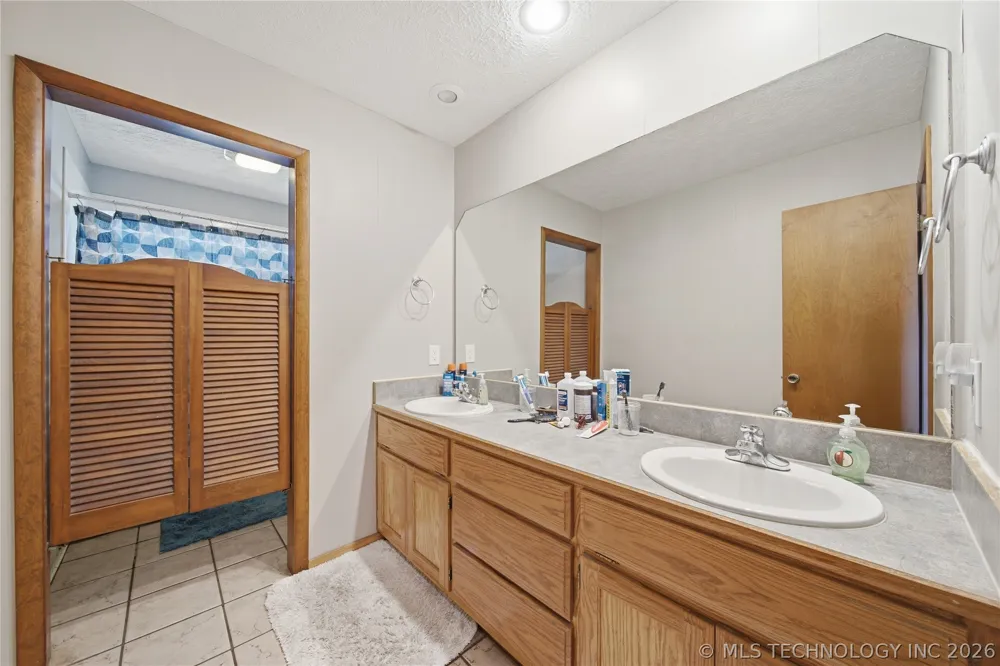 401 E 500 Pryor, OK 74361