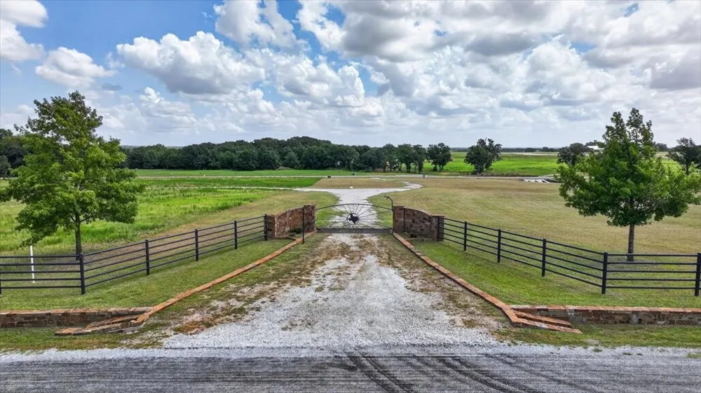 Woodbridge Boulevard Bowie, TX 76230