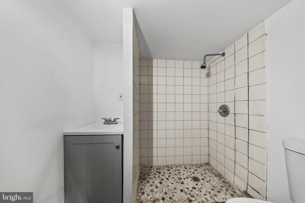1029 KIPLING ROAD Elizabeth, NJ 07208