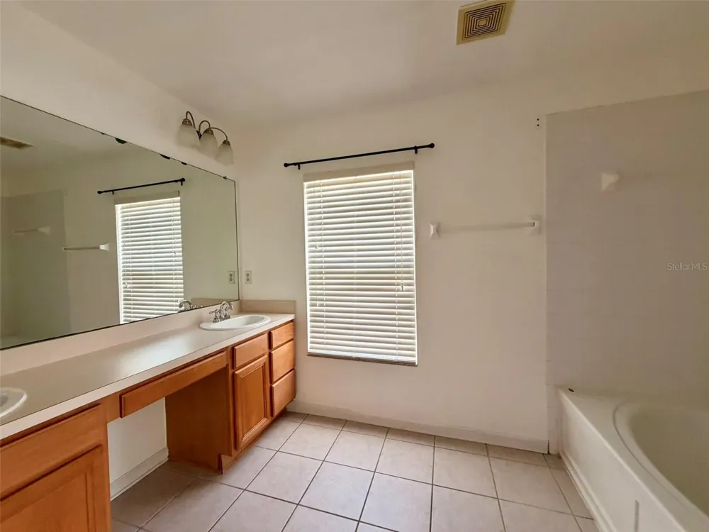 26613 CASTLEVIEW WAY Wesley Chapel, FL 33544