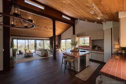 10447 Chevy Lane