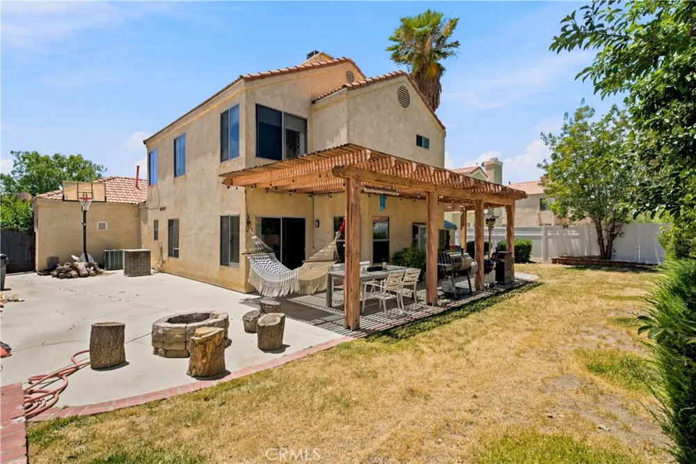 4043 E Avenue R12 Palmdale, CA 93552