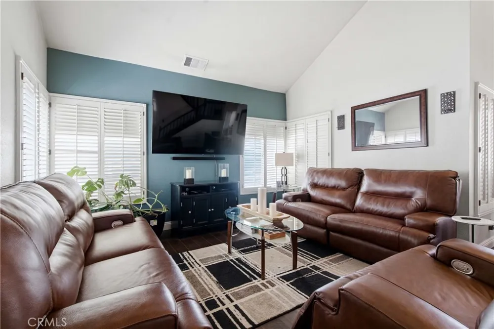 4043 E Avenue R12 Palmdale, CA 93552