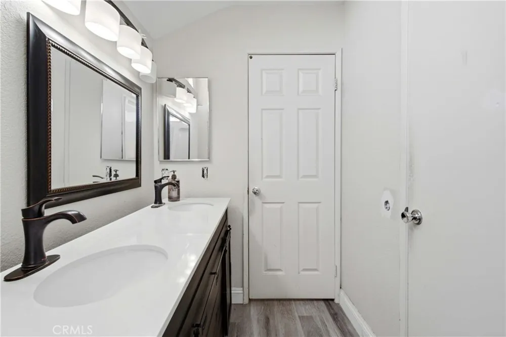 4043 E Avenue R12 Palmdale, CA 93552