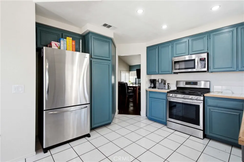 4043 E Avenue R12 Palmdale, CA 93552