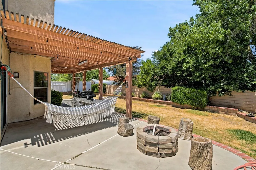 4043 E Avenue R12 Palmdale, CA 93552