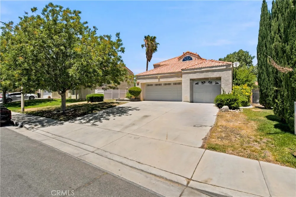 4043 E Avenue R12 Palmdale, CA 93552
