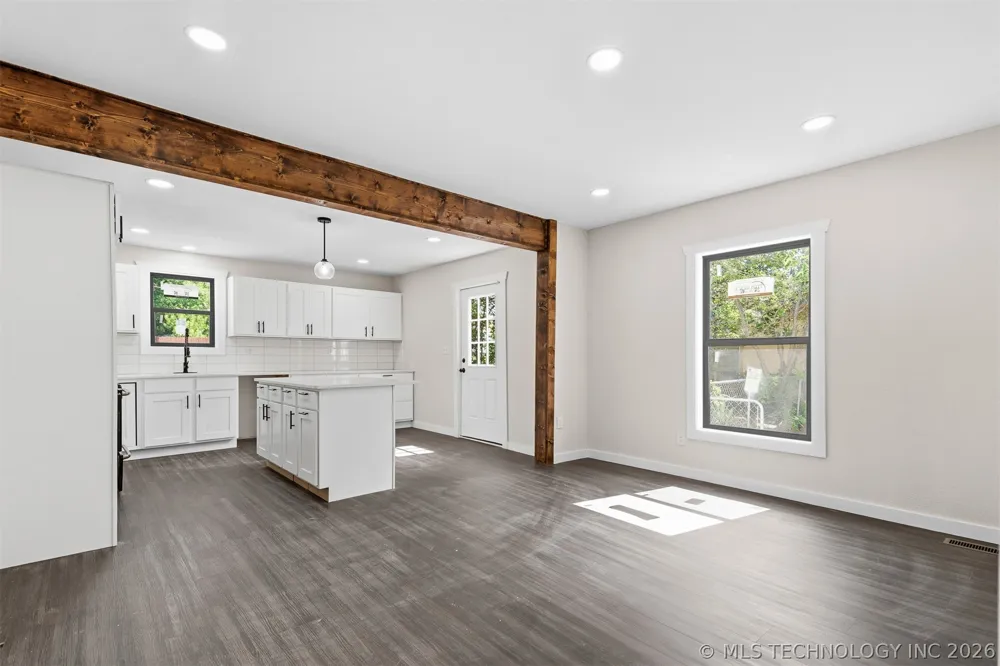 114 E Vinita Sulphur, OK 73086