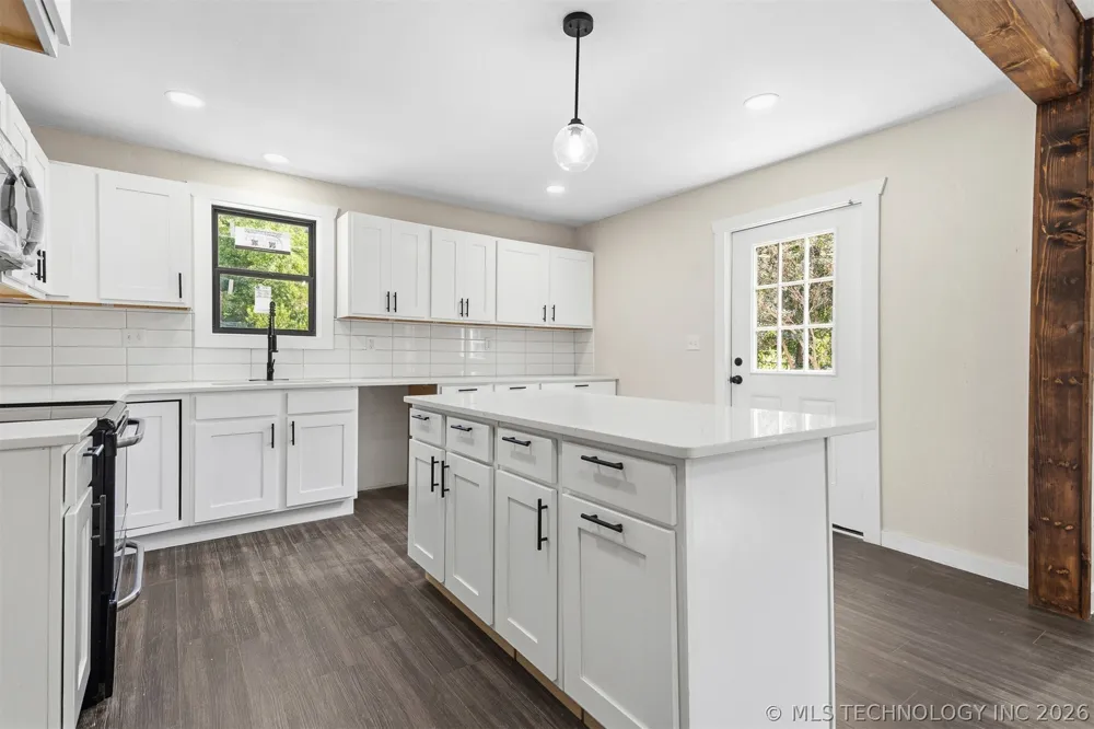 114 E Vinita Sulphur, OK 73086