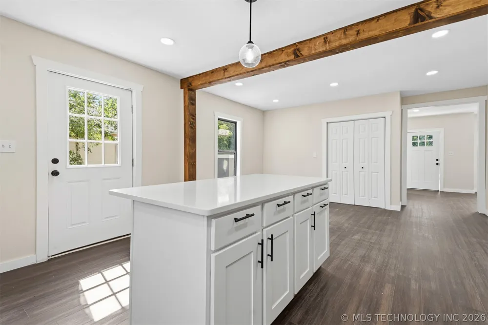 114 E Vinita Sulphur, OK 73086