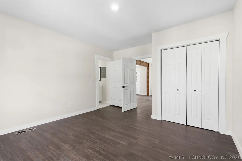 114 E Vinita Sulphur, OK 73086