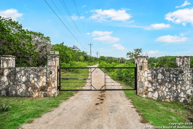 1494 County Road 270 Mico, TX 78056