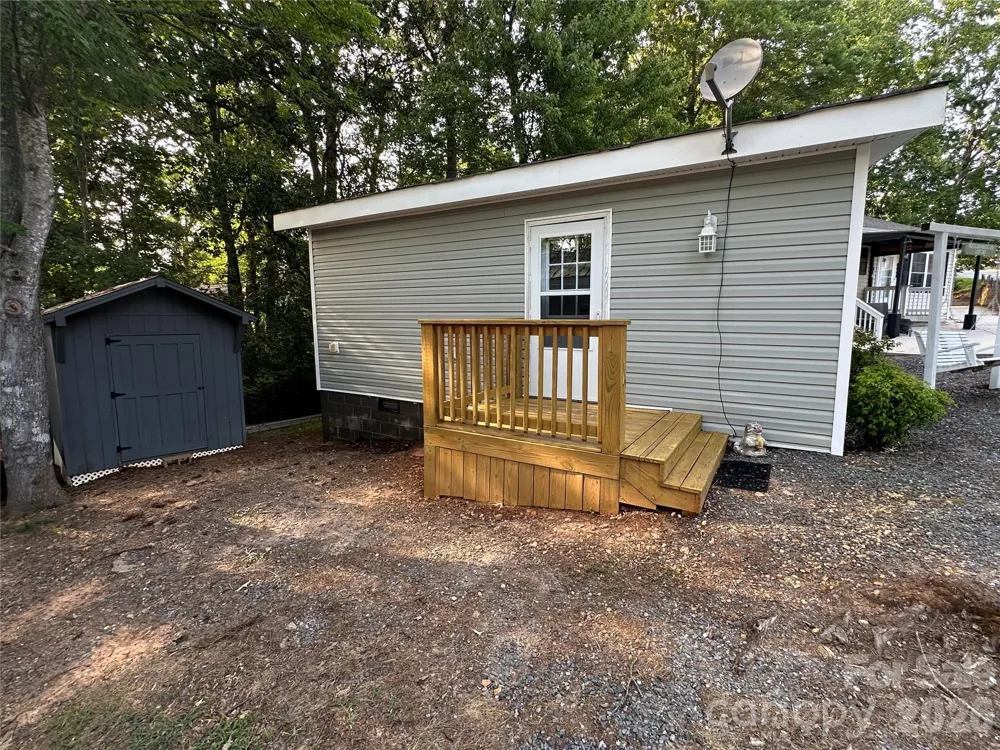 162 Clubhouse Drive New London, NC 28127