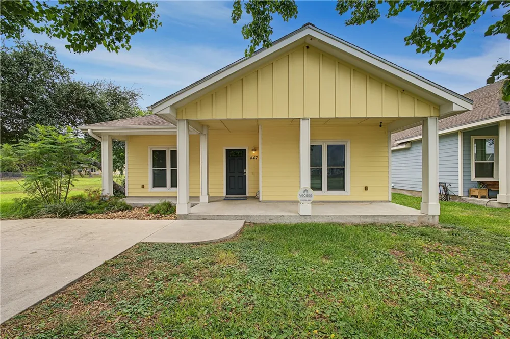 447 S Fuqua Street Rockport, TX 78383