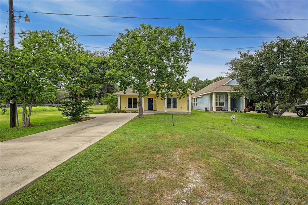 447 S Fuqua Street Rockport, TX 78383
