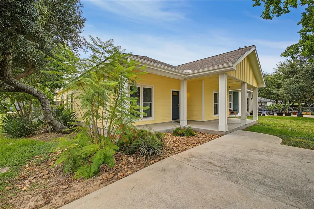 447 S Fuqua Street Rockport, TX 78383