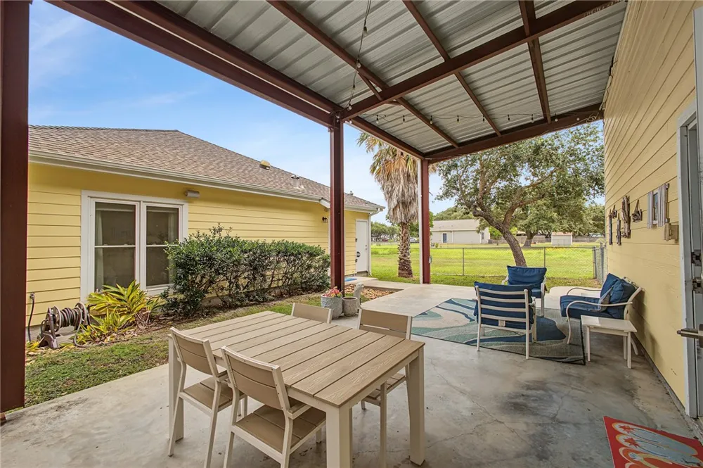 447 S Fuqua Street Rockport, TX 78383