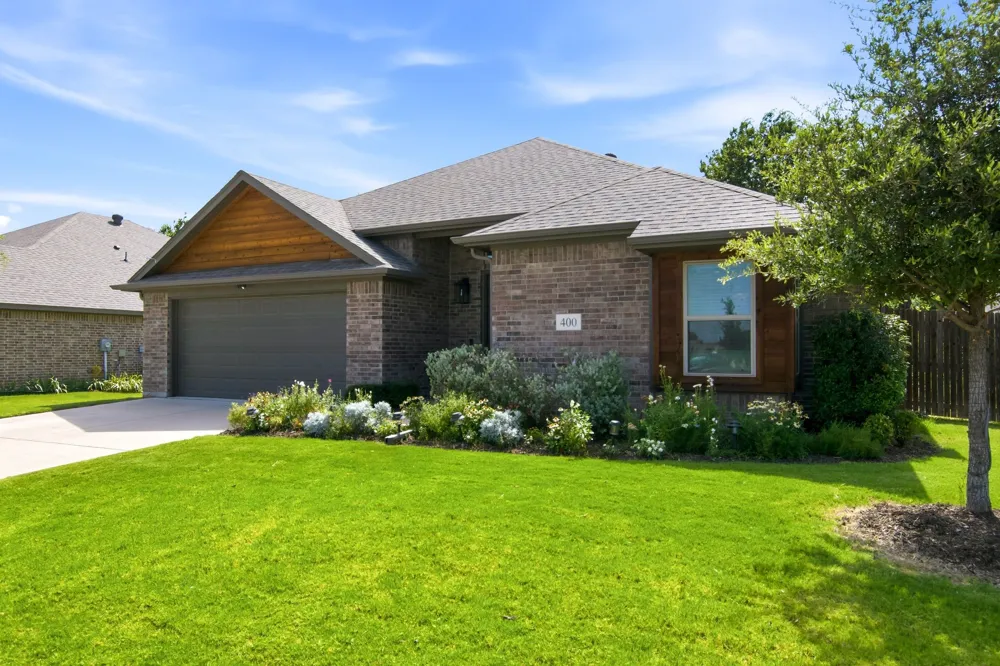 400 Brinkley Drive Saginaw, TX 76179