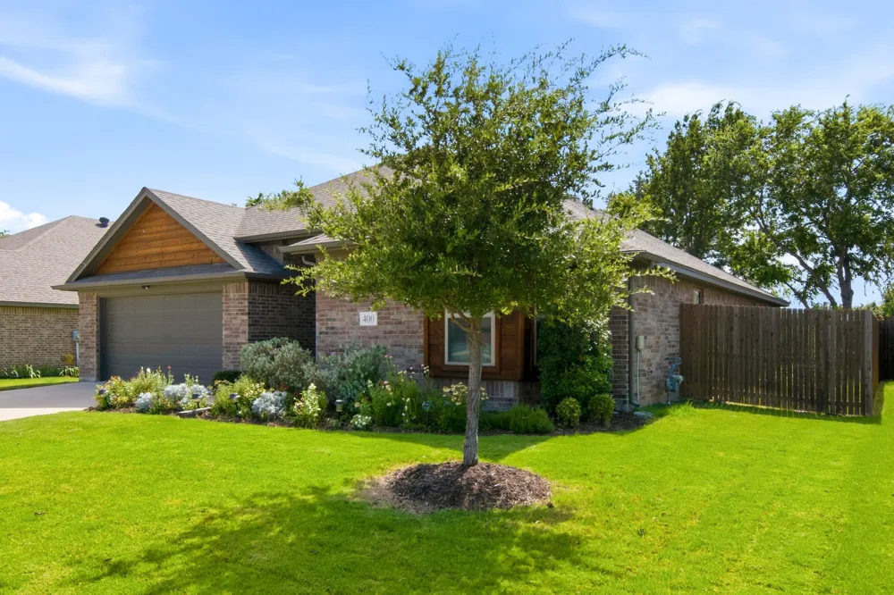 400 Brinkley Drive Saginaw, TX 76179