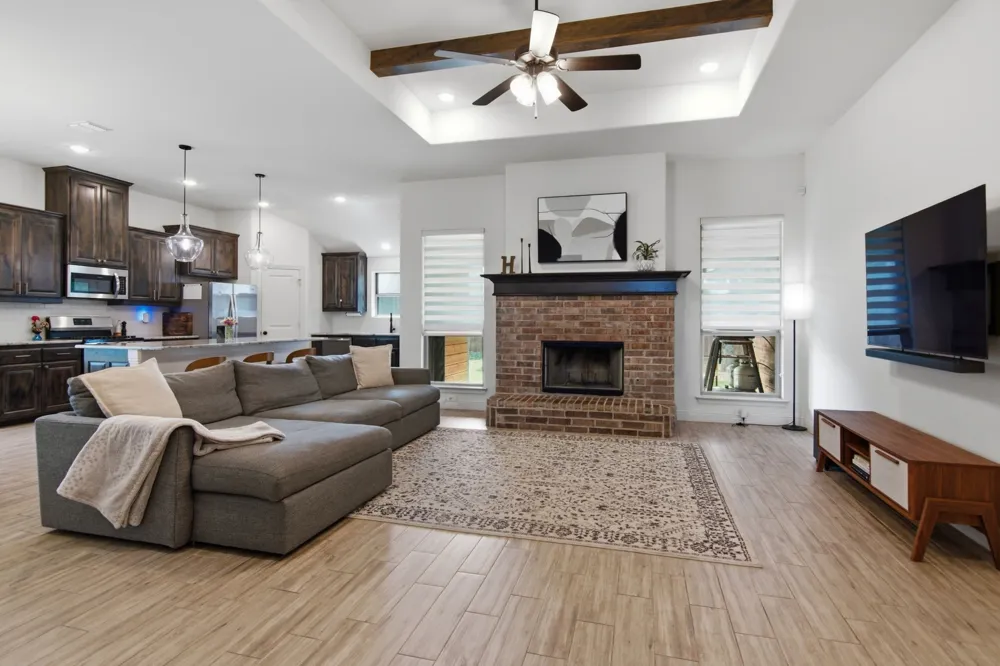 400 Brinkley Drive Saginaw, TX 76179