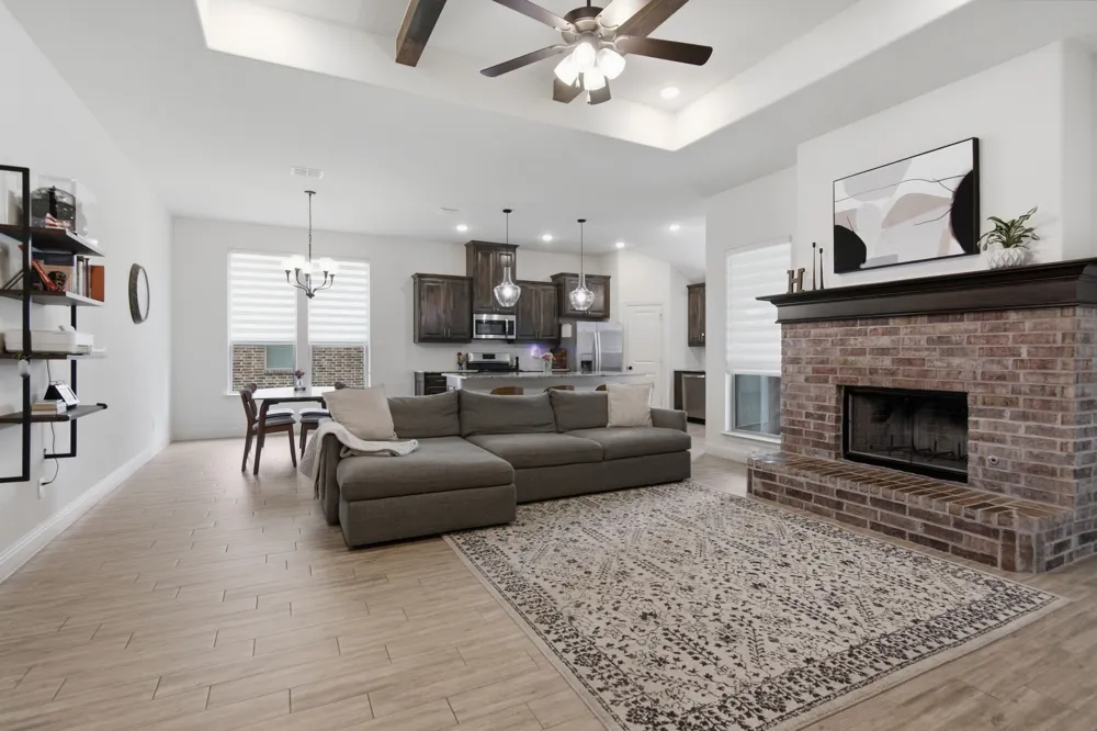 400 Brinkley Drive Saginaw, TX 76179