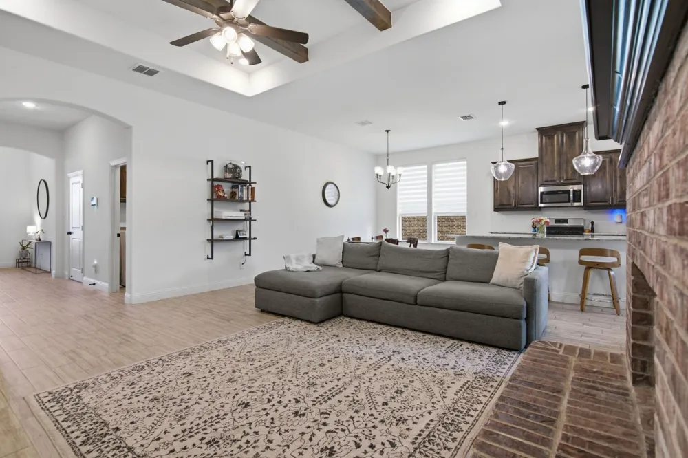 400 Brinkley Drive Saginaw, TX 76179