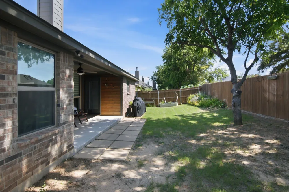 400 Brinkley Drive Saginaw, TX 76179