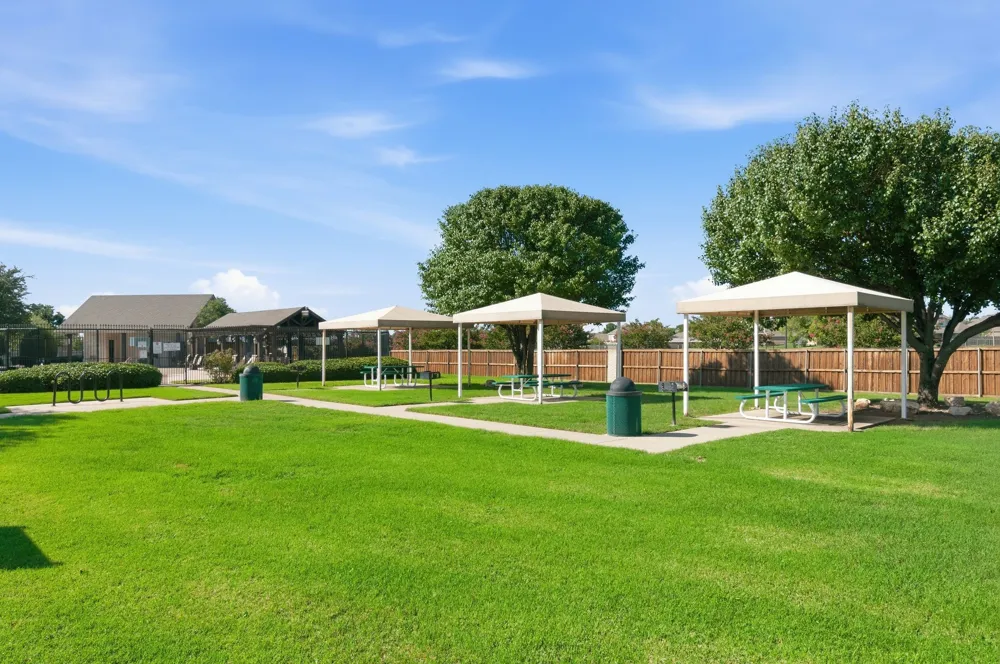 400 Brinkley Drive Saginaw, TX 76179