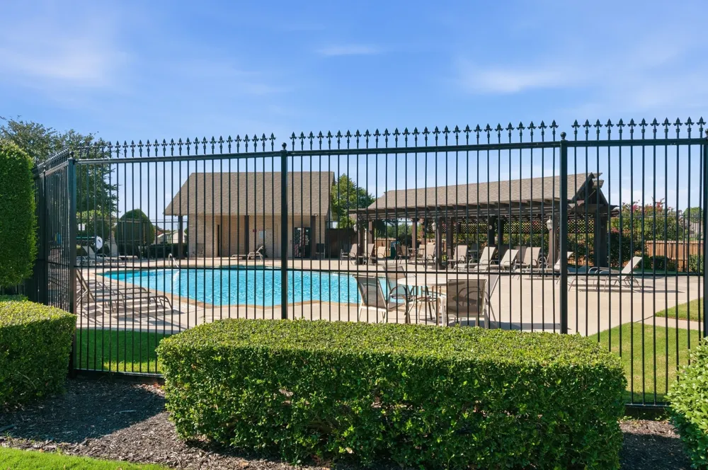 400 Brinkley Drive Saginaw, TX 76179