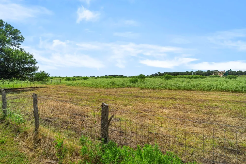 2205 County Road 122 Caldwell, TX 77836