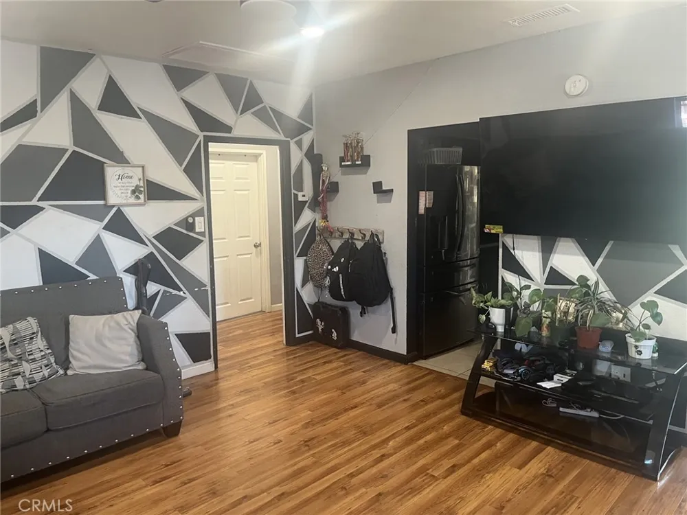 4264 Victoria Avenue Riverside, CA 92507