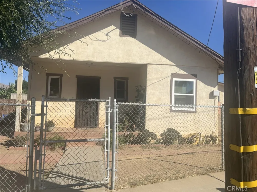 4264 Victoria Avenue Riverside, CA 92507
