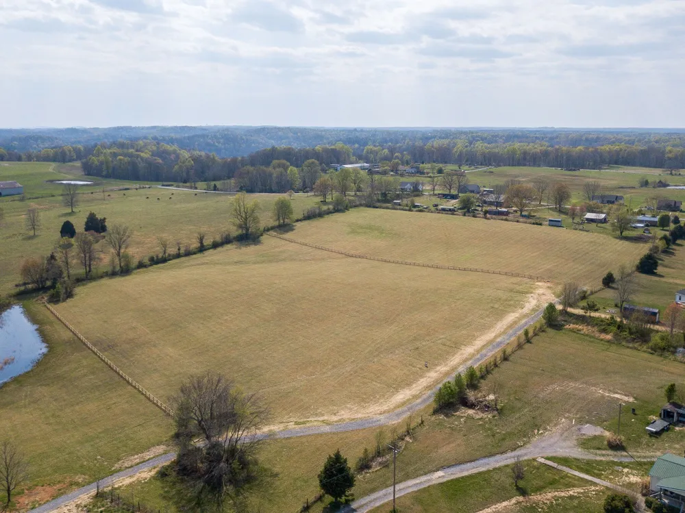 576 Womack Rd Bethpage, TN 37022