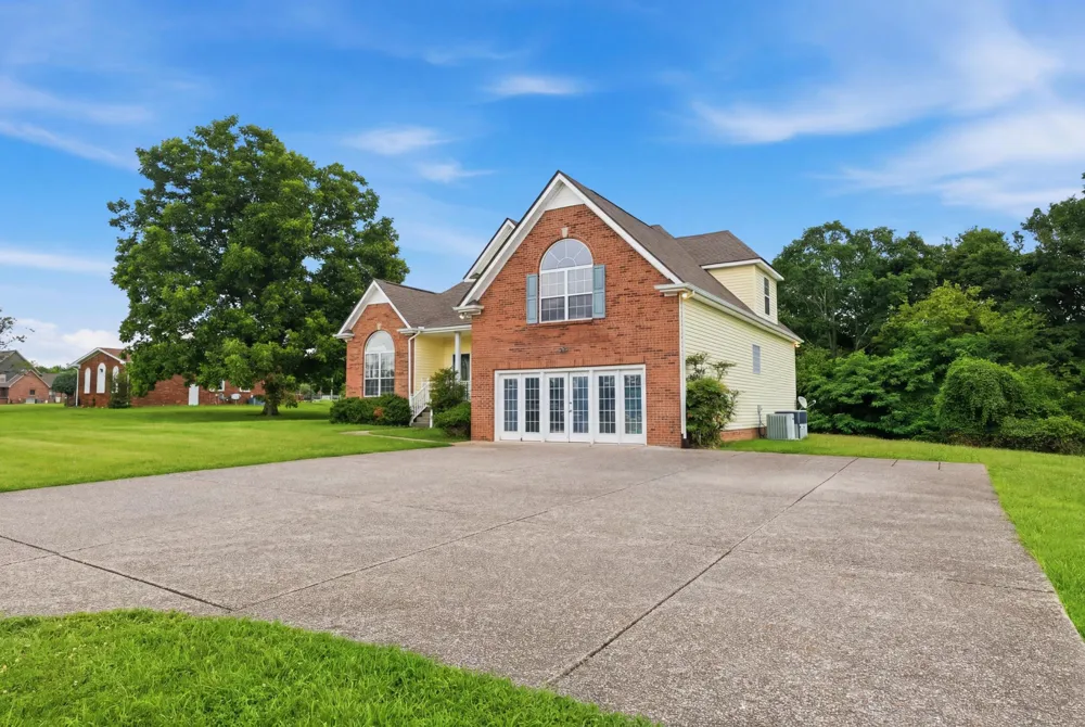 813 Shun Pike Cottontown, TN 37048