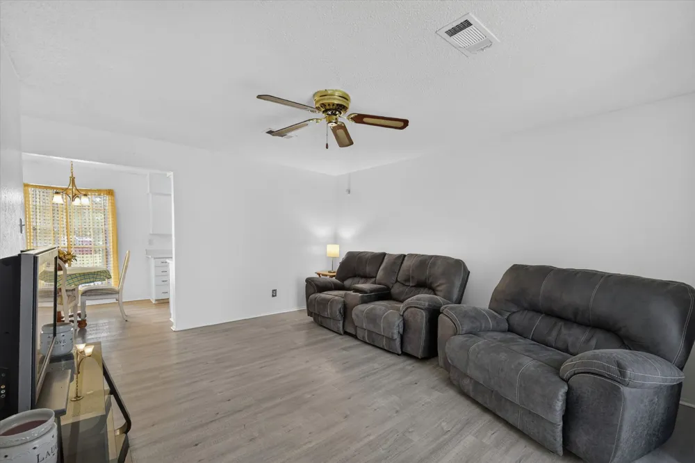 14413 Horseshoe Trail Balch Springs, TX 75180