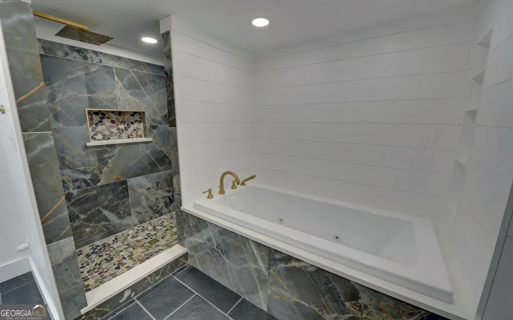 149 Foxtail DR Hartwell, GA 30643