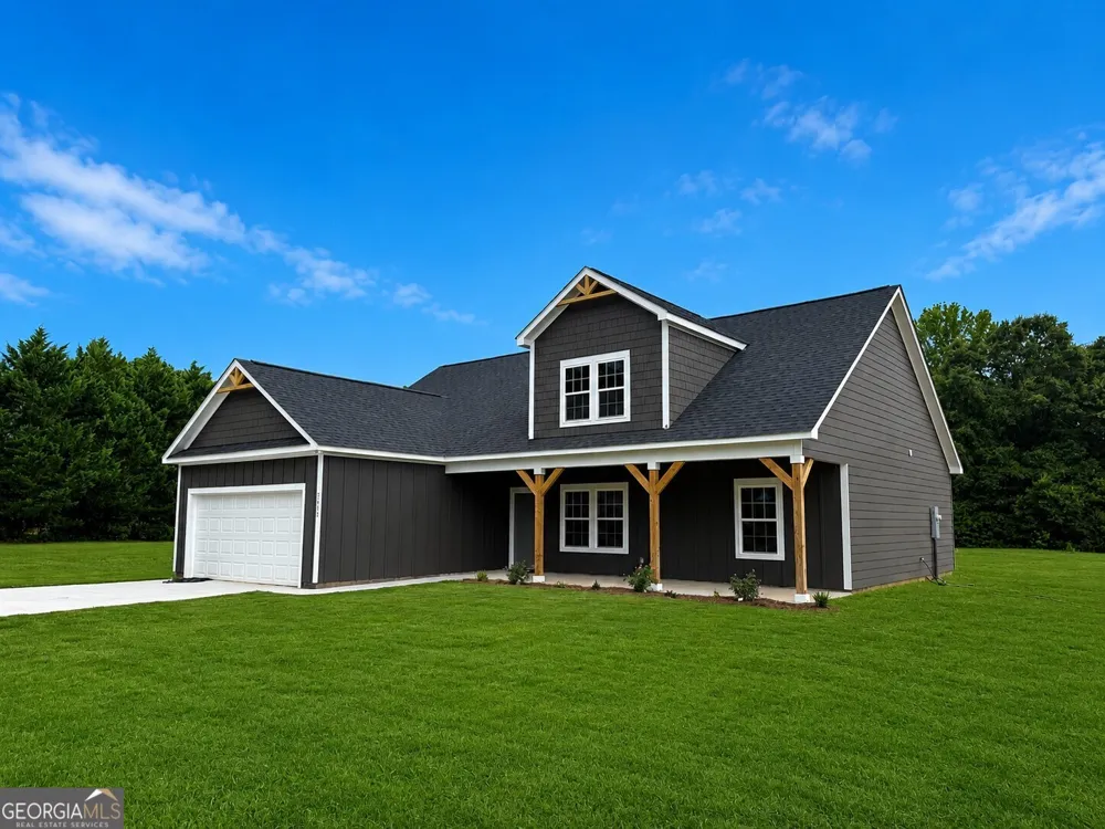 2633 Paoli ST Comer, GA 30629