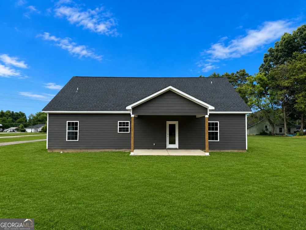 2633 Paoli ST Comer, GA 30629