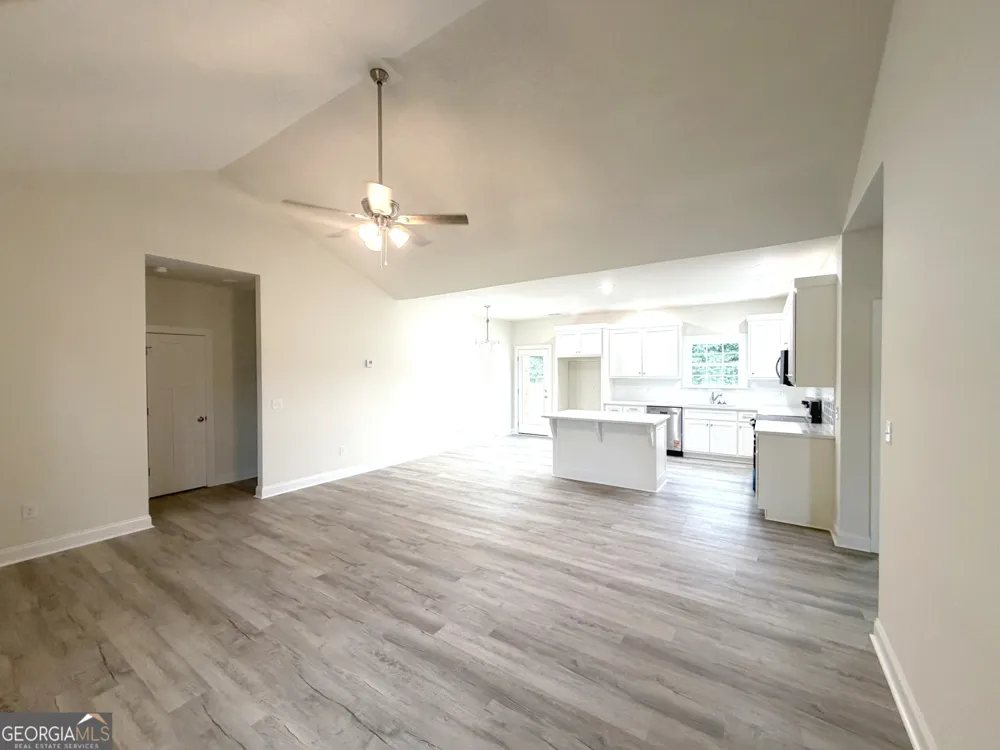 2633 Paoli ST Comer, GA 30629