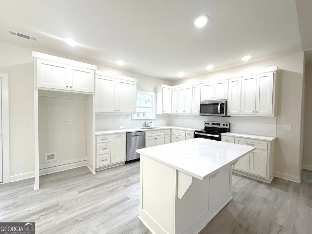 2633 Paoli ST Comer, GA 30629