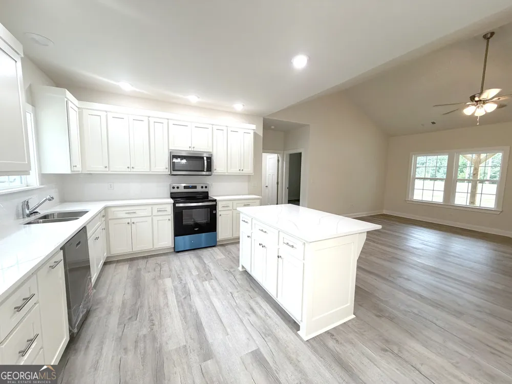 2633 Paoli ST Comer, GA 30629
