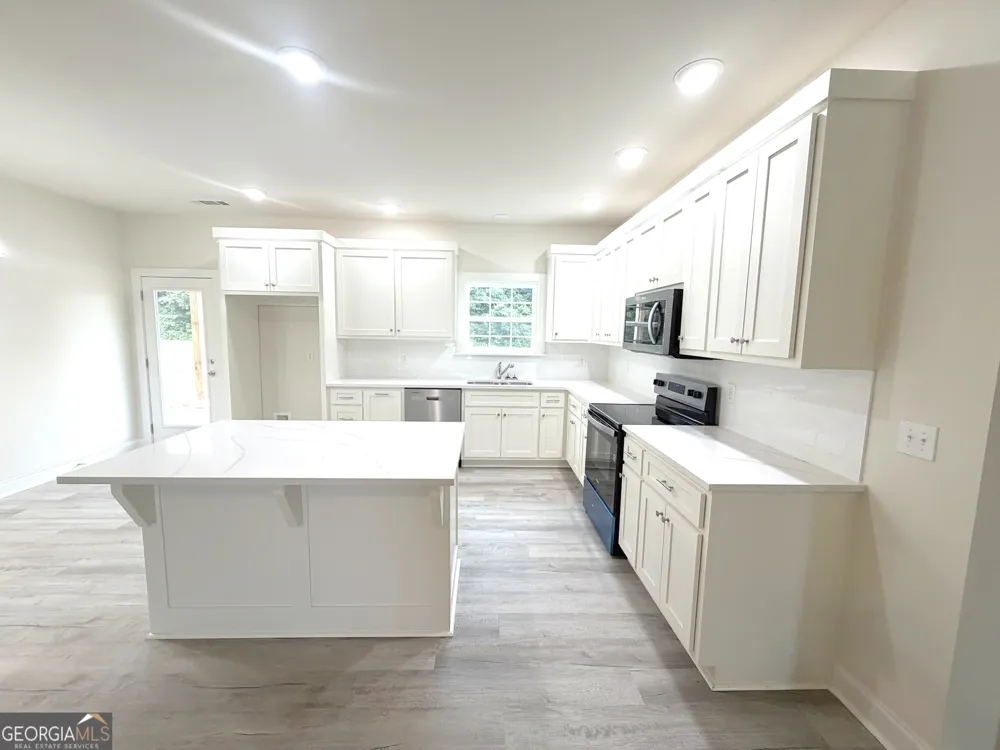 2633 Paoli ST Comer, GA 30629