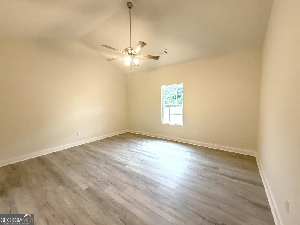 2633 Paoli ST Comer, GA 30629