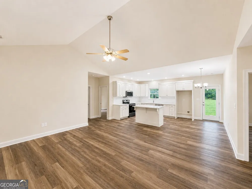 2665 Paoli ST Comer, GA 30629