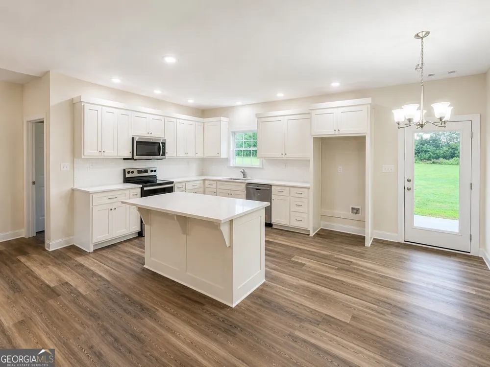 2665 Paoli ST Comer, GA 30629