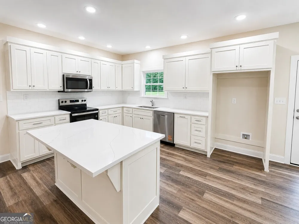 2665 Paoli ST Comer, GA 30629