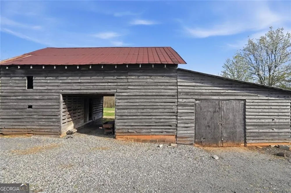 1892 Blacks Mill RD Dawsonville, GA 30534