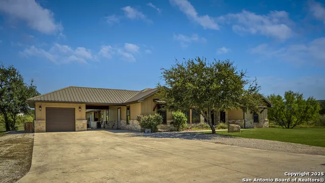 1185 Mountain Valley Concan, TX 78838