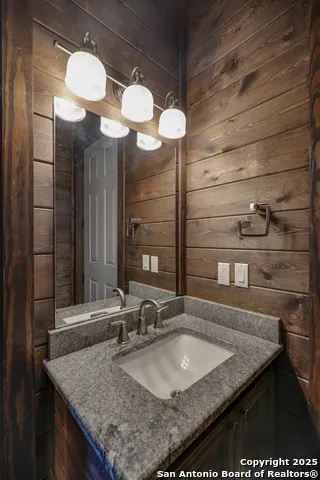 1185 Mountain Valley Concan, TX 78838